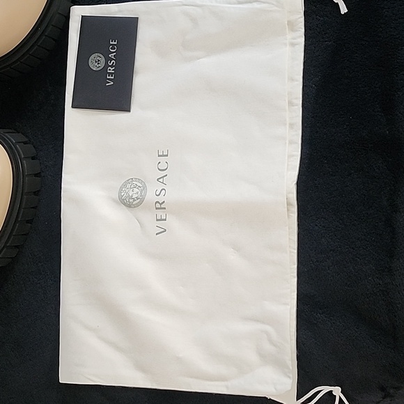 VERSACE BOOTIE H .RETAIL $1300.size 38 - Picture 12 of 13